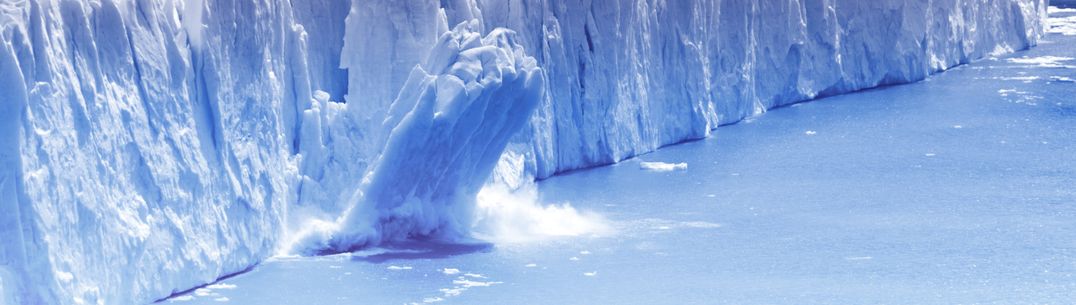 Image of an ice cap melting and crashing into the sea