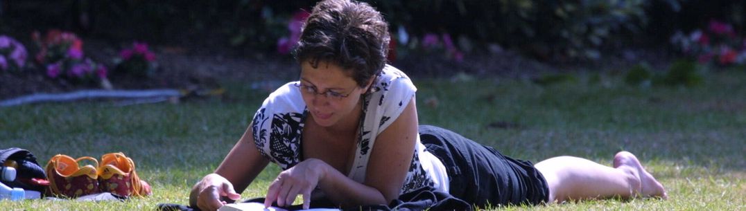 Reading on queens lawn