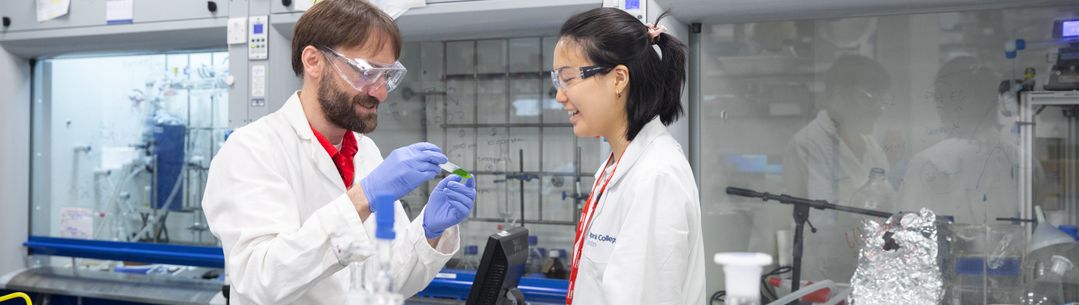 Prof Jason Hallet with a student in Jason Hallet lab