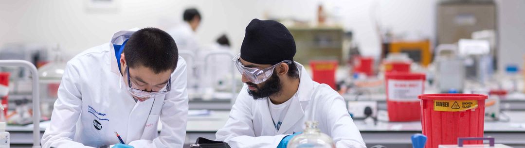 First year undergraduate students in a synthesis lab class.