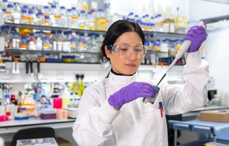 Researcher in Life Sciences lab