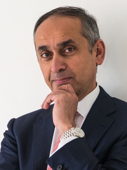 IGHI Co-Director Prof Ara Darzi, with hand on chin