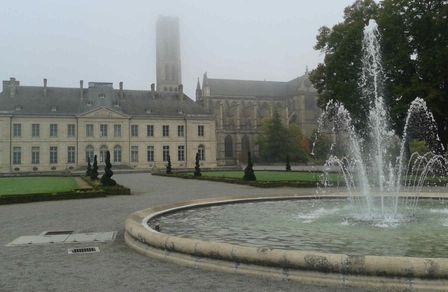 Picture of a fountain in limoges