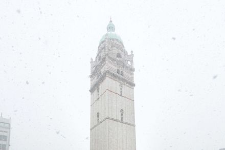 Clear view of queens tower on snow day