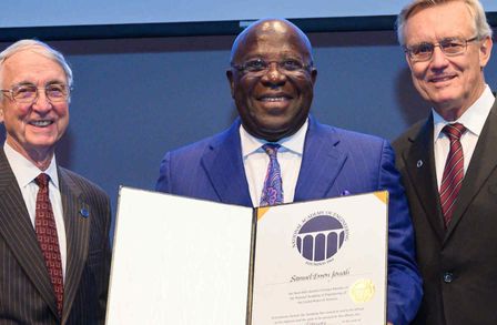 Sir Sam Jonah receiving Fellowship of US National Academy of Engineering