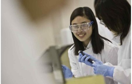 Biochemistry students in a lab. Credit FJ Gaylor