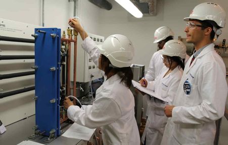 Students on heat exchanger rig