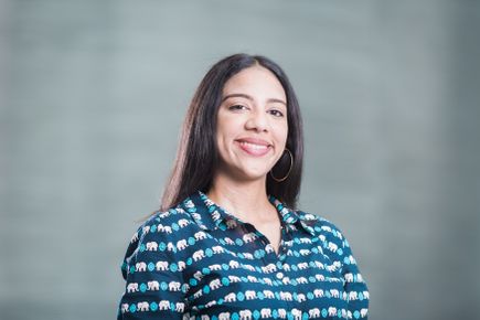 Portrait of Mariana Henriques Santana, smiling at the camera