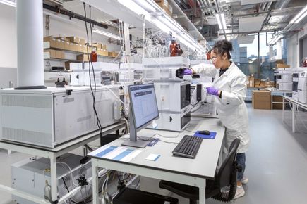 A researcher in the Agilent Measurement Suite lab