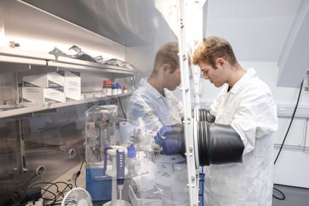Image for website, chemistry lab, manager billy, design engineering shared images