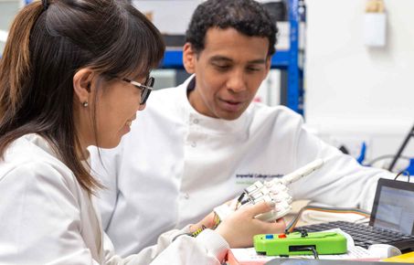 A student and a lecturer in a lab