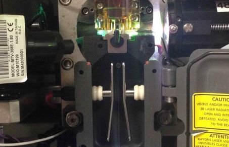 Flow cell and deflection plates in a FACS Aria