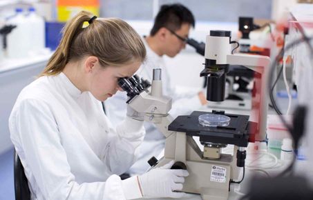 Medical students in the lab