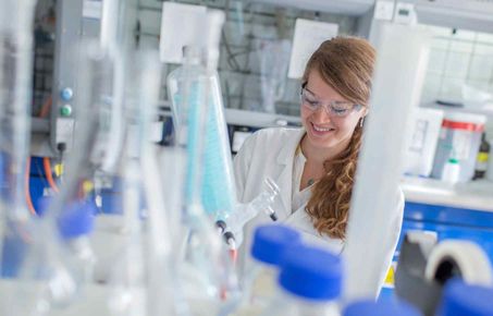 Student in the hydrauliucs lab