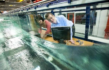 Students in the hydrauliucs lab