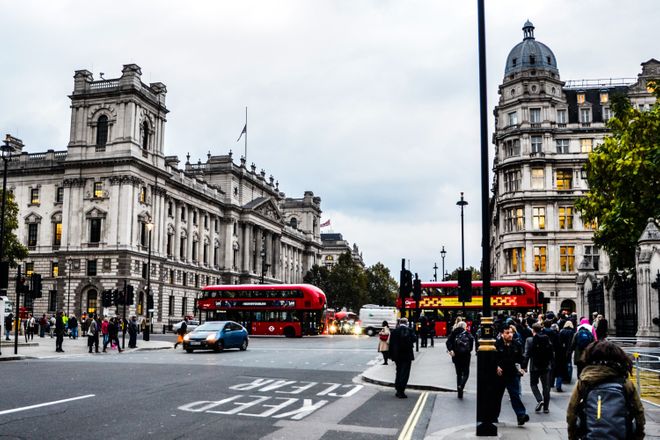 London traffic_bus_pedestrians Photo by anthony rosset unsplash