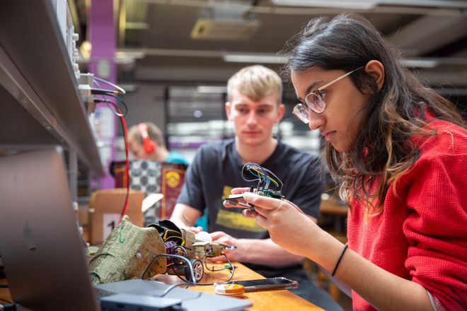 Students in electrical and electronic engineering laboratory