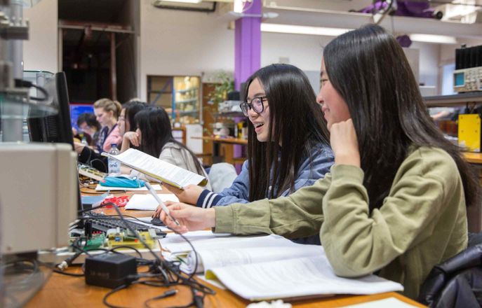 Undergraduate students in the Electrical Engineering labs