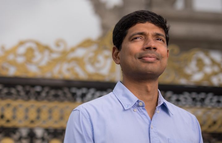 Dr Binoy Paulose Nadappuram standing in front of Buckingham Palace's gates