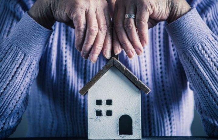 Handsh touching a model home