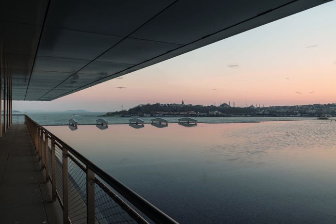 Istanbul Modern Museum roof top pool