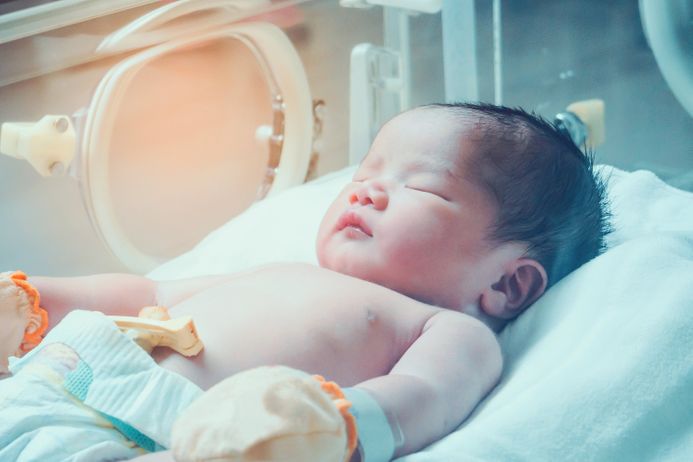 A Picture of a baby in an incubator
