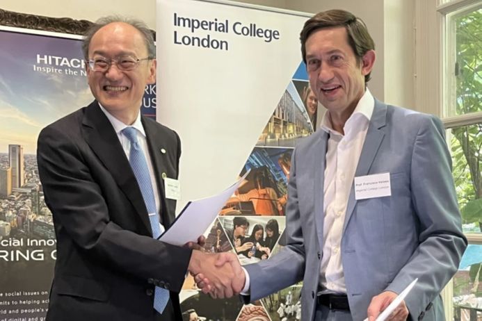 Imperial's Professor Francisco Veloso and Hitachi's Dr Norihiro Suzuki shaking hands