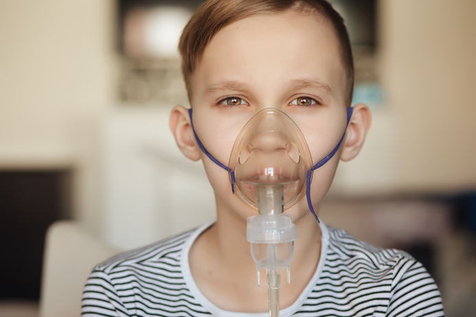 Child with oxygen mask