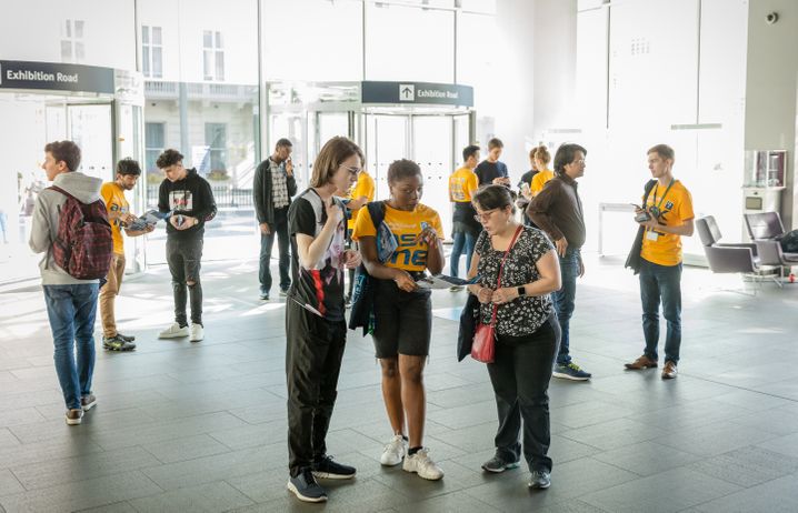 Volunteer students gathered at Imperial Open day 2019