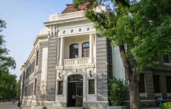 Exterior image of building in Tsinghua University