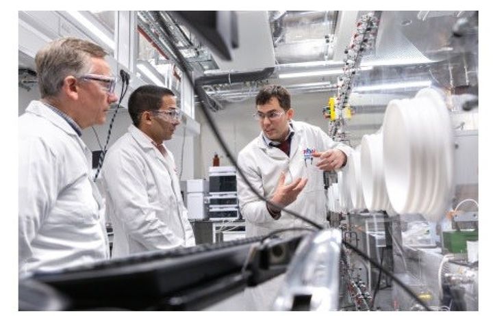Researchers in the labs at the MSRH