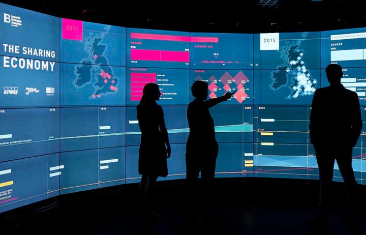 People looking at big screens in the Data Science Institute