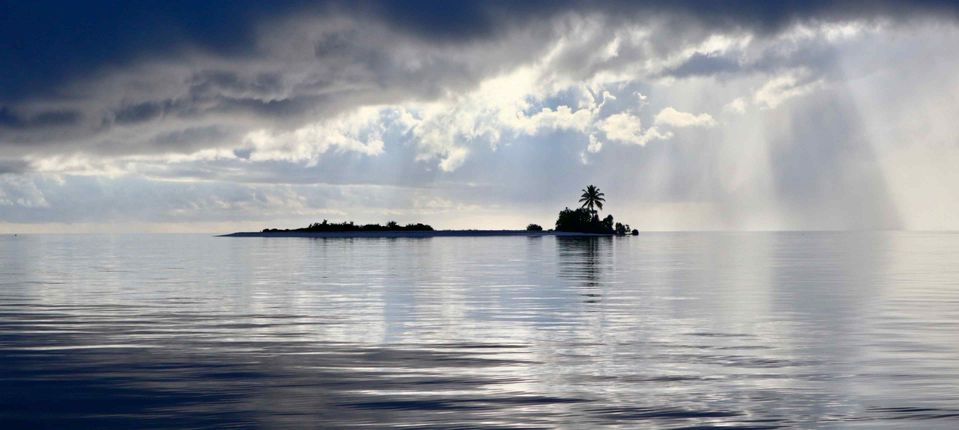 Dramatic changes in weather during fieldwork in the Indian Ocean