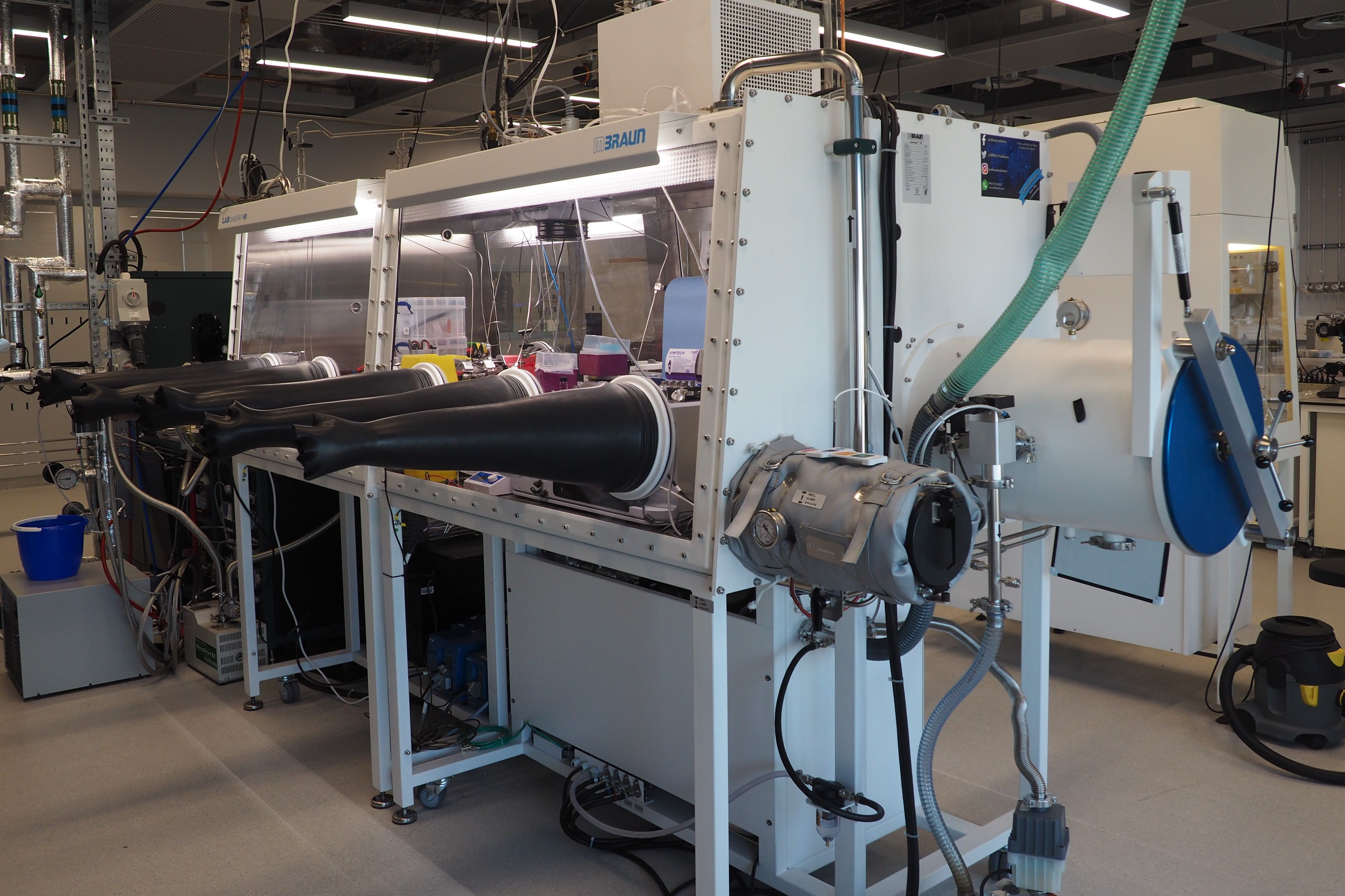 Glovebox available at Royce institute - Sir Michael Uren building - White City campus