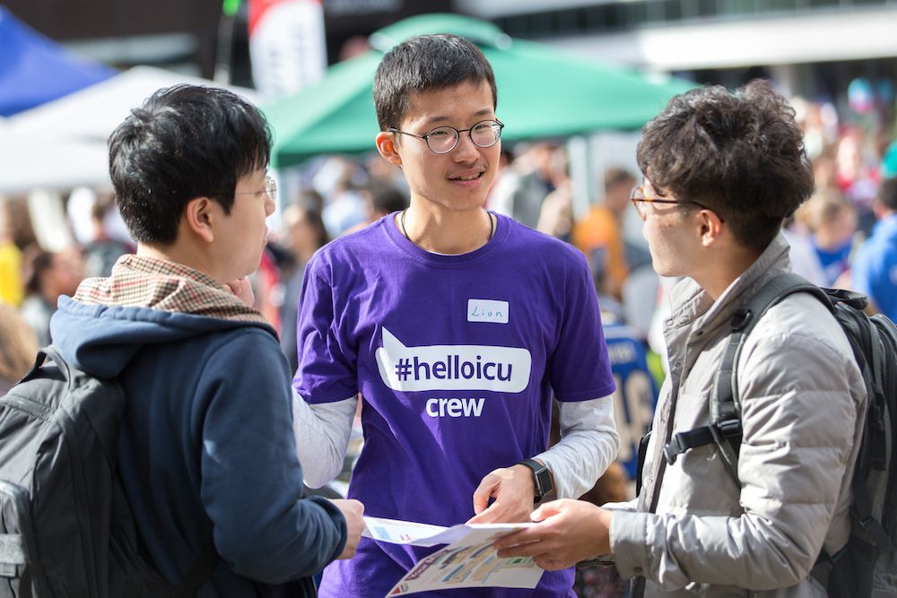 Guide showing students around campus