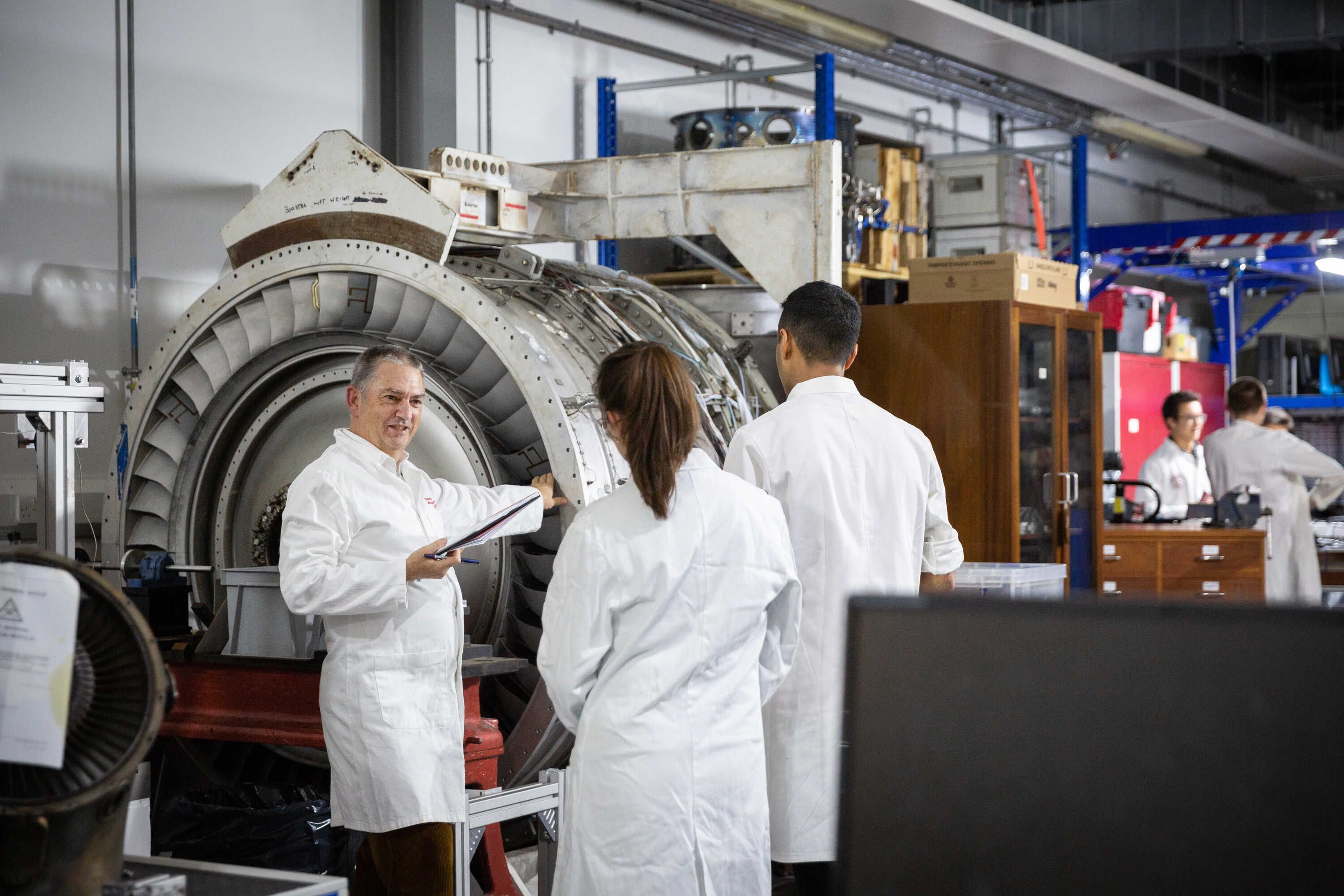 Academic from Vibration UTC teaching students about turbines